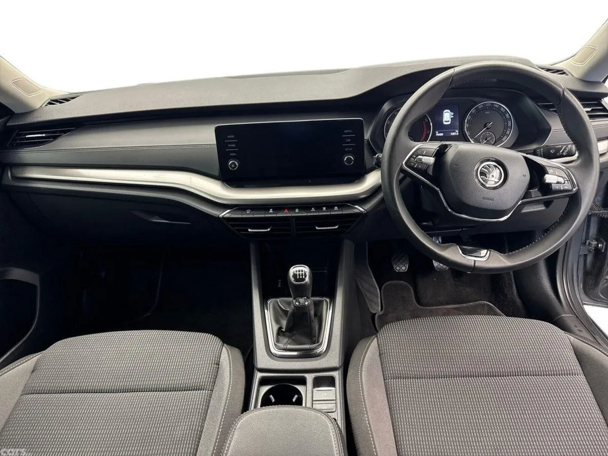 Skoda Octavia Estate, Petrol, 2024, Grey