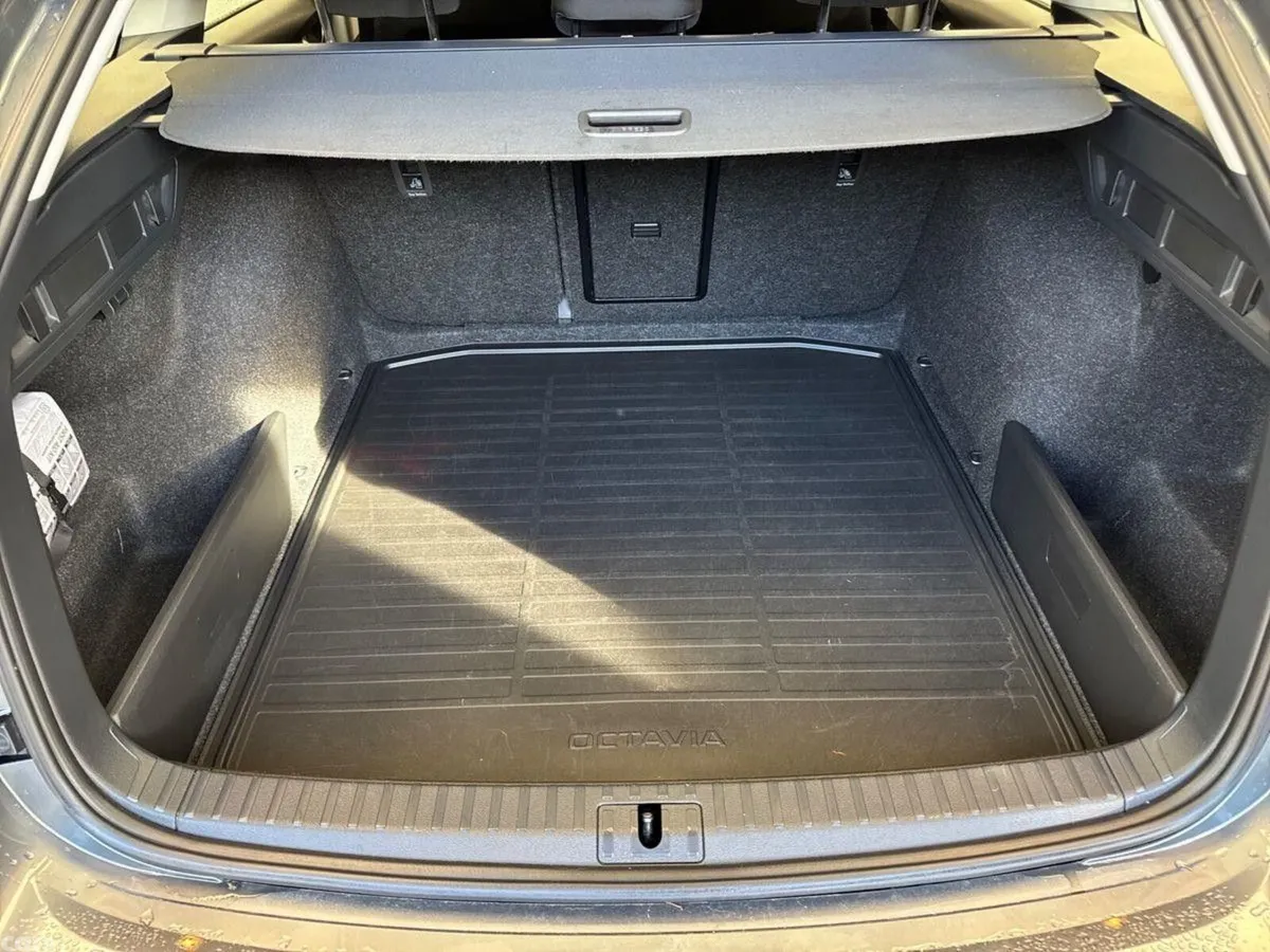 Skoda Octavia Estate, Petrol, 2024, Grey