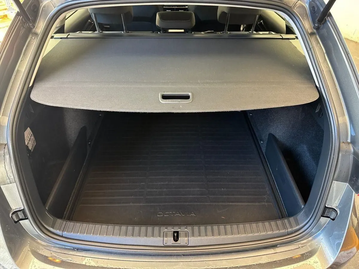 Skoda Octavia Estate, Petrol, 2024, Grey
