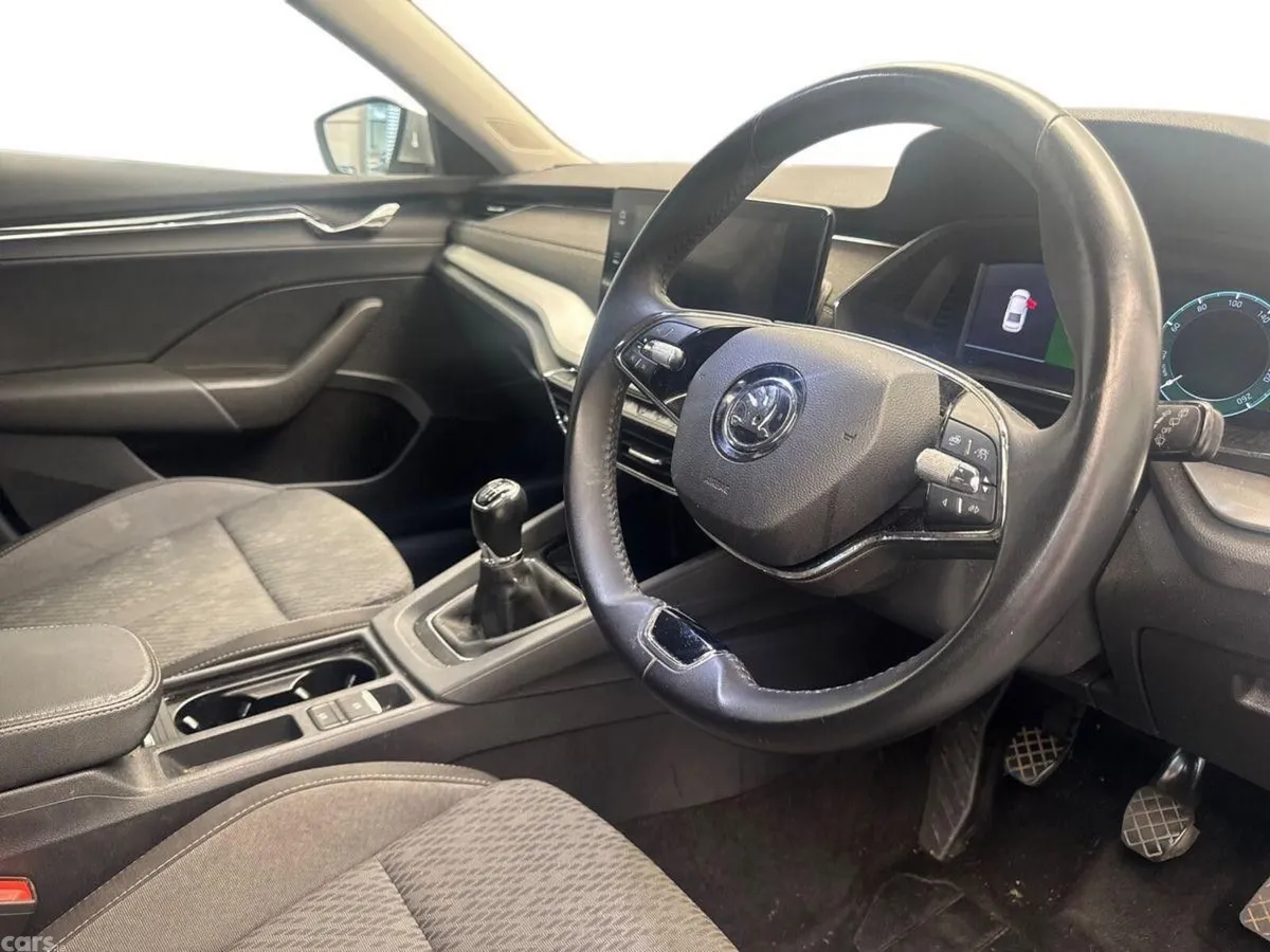 Skoda Octavia Saloon, Diesel, 2024, Grey