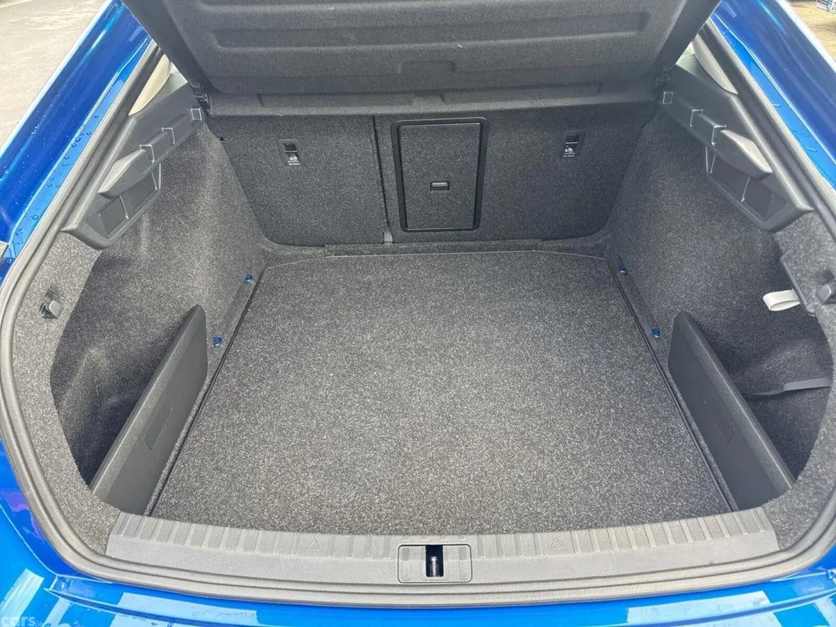 Skoda Octavia Saloon, Petrol, 2023, Blue