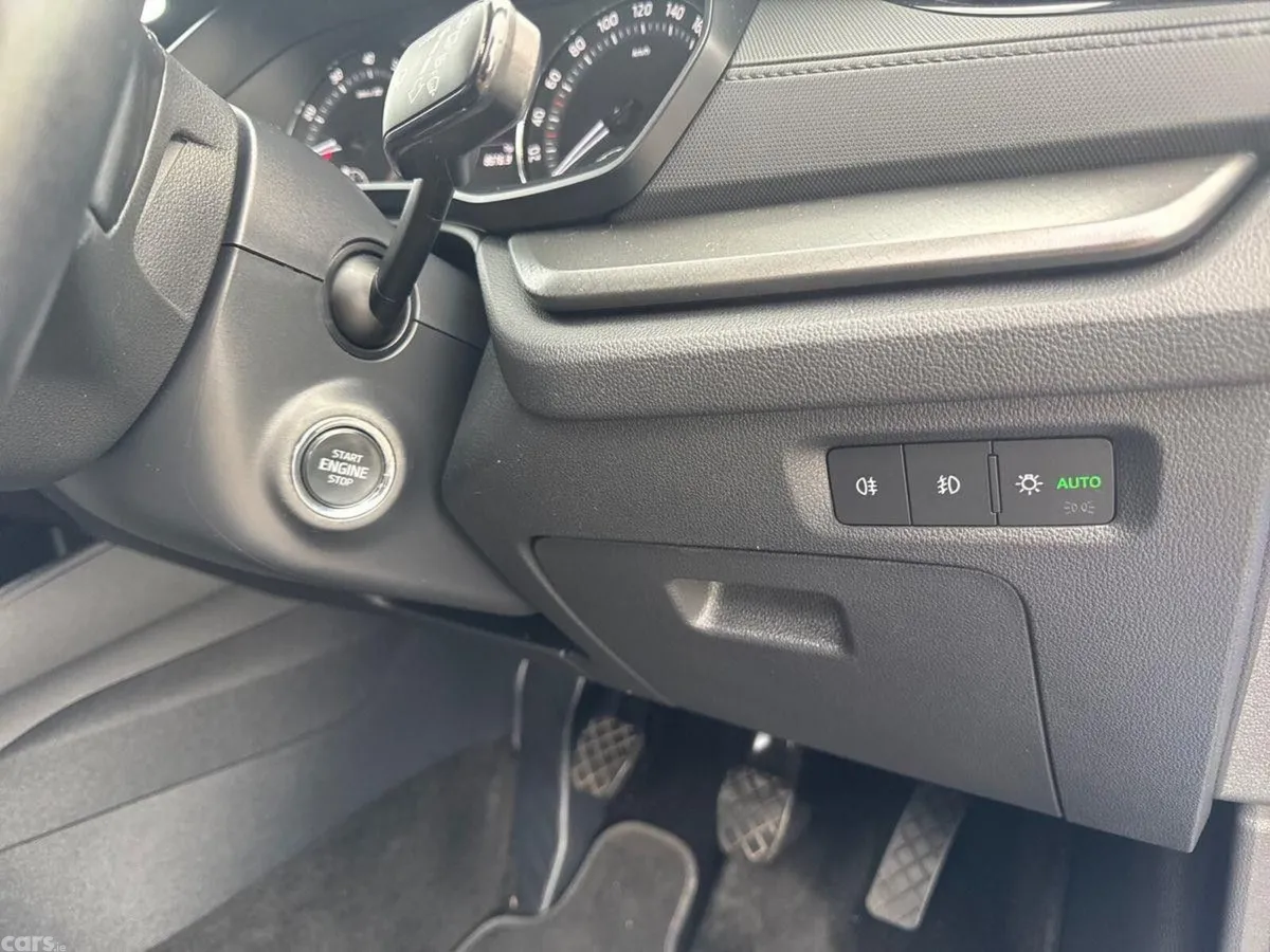 Skoda Octavia Saloon, Petrol, 2023, Blue