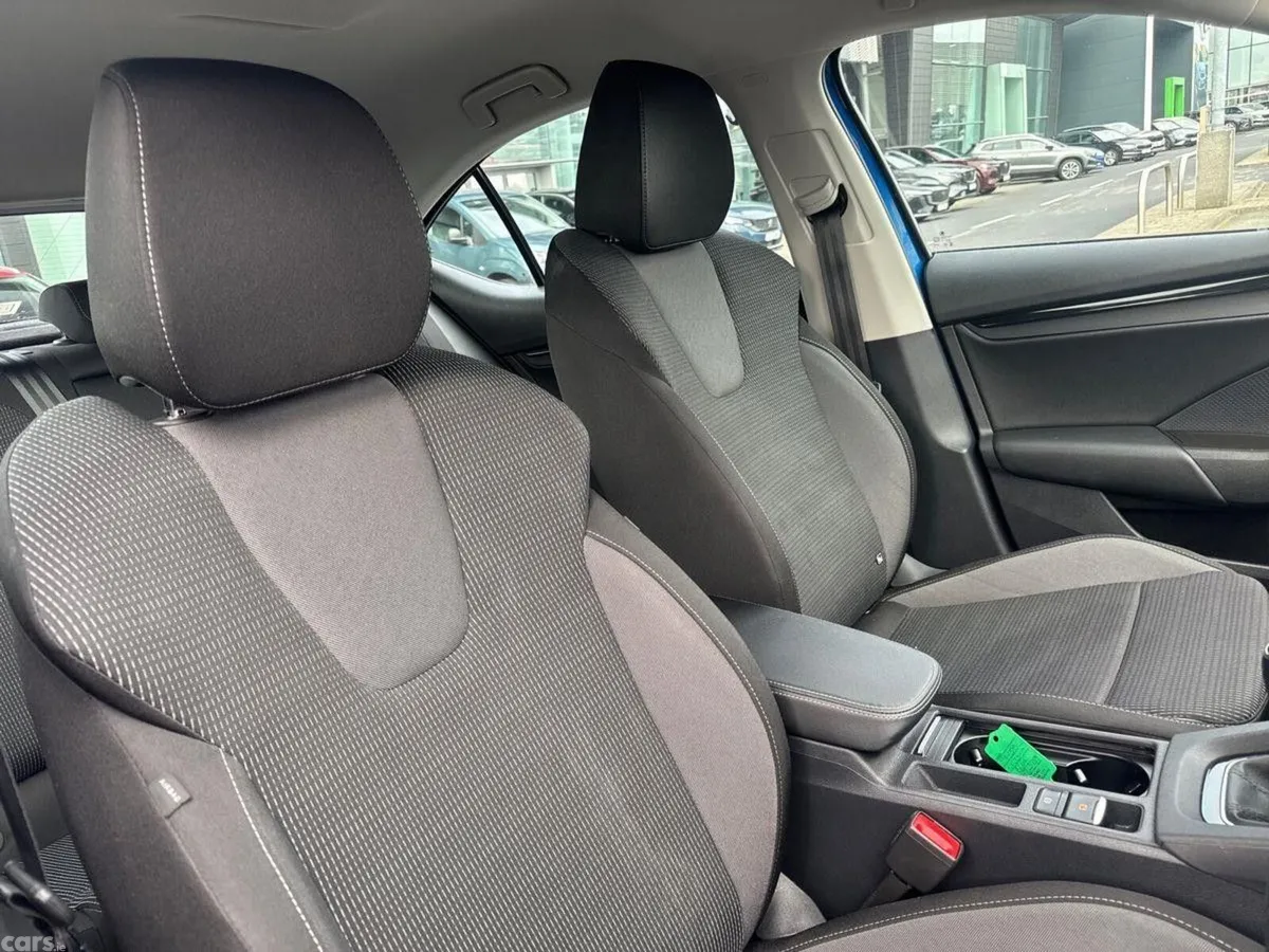 Skoda Octavia Saloon, Petrol, 2023, Blue