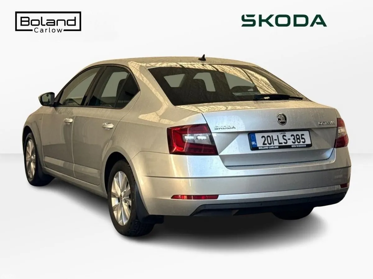 Skoda Octavia Saloon, Petrol, 2020, Grey