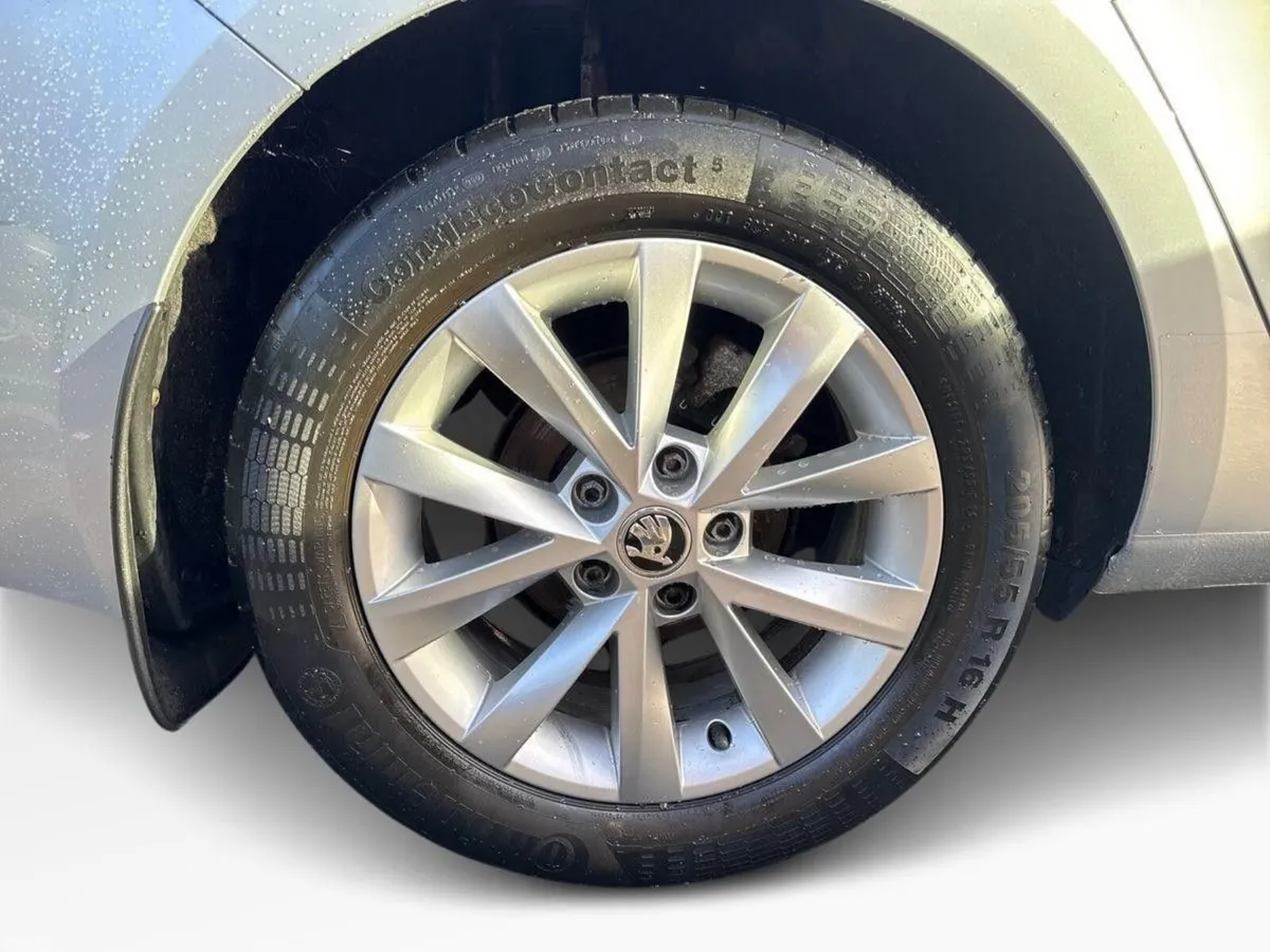 Skoda Octavia Saloon, Petrol, 2020, Grey