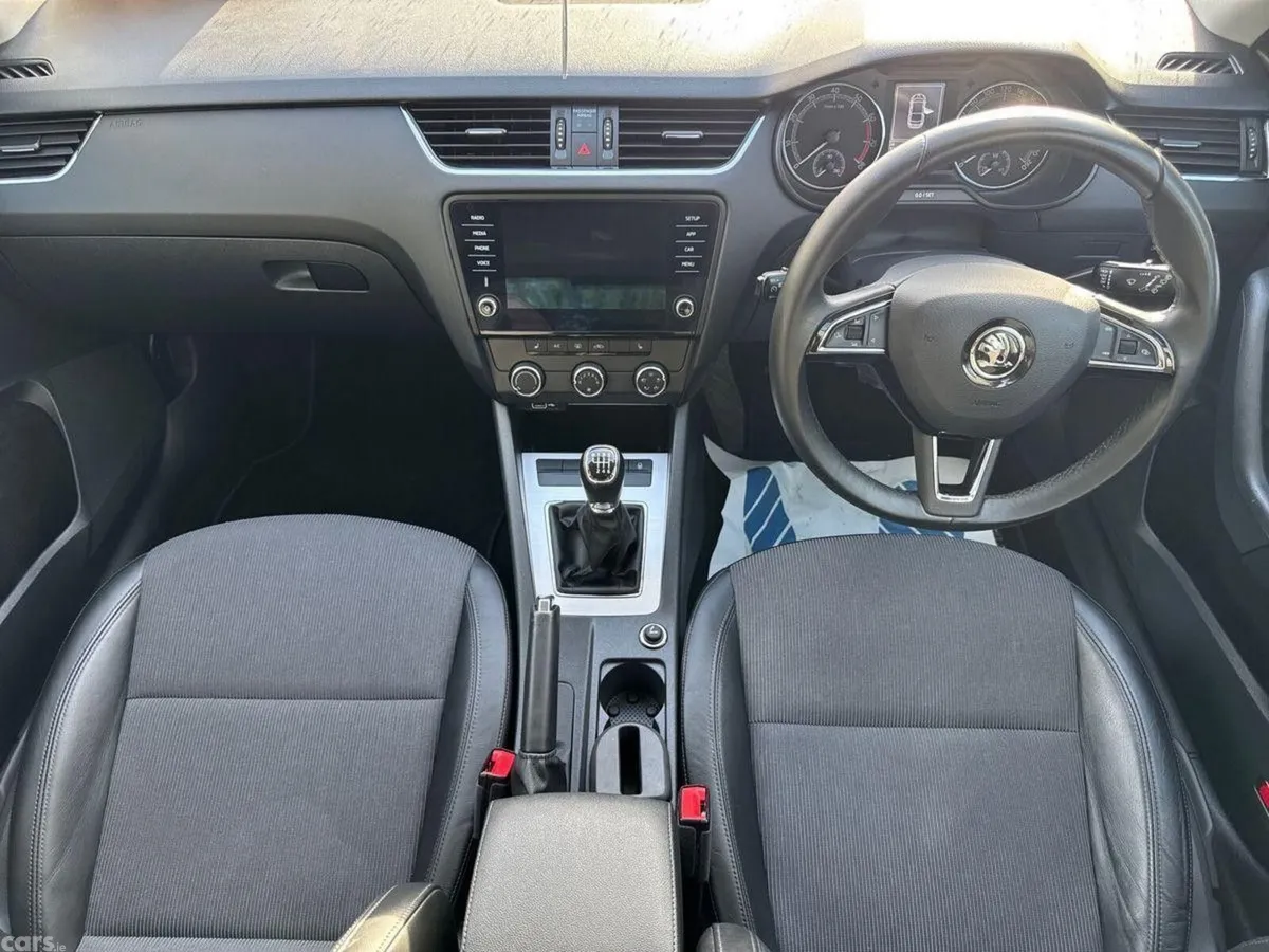 Skoda Octavia Saloon, Petrol, 2020, Grey