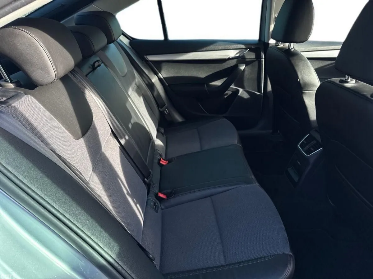 Skoda Octavia Saloon, Petrol, 2020, Grey