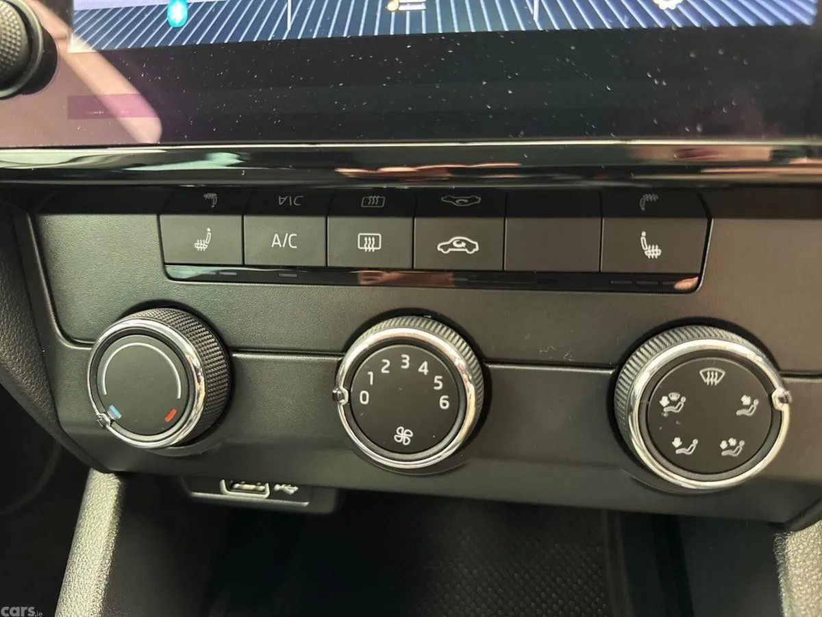 Skoda Octavia Saloon, Petrol, 2020, Grey