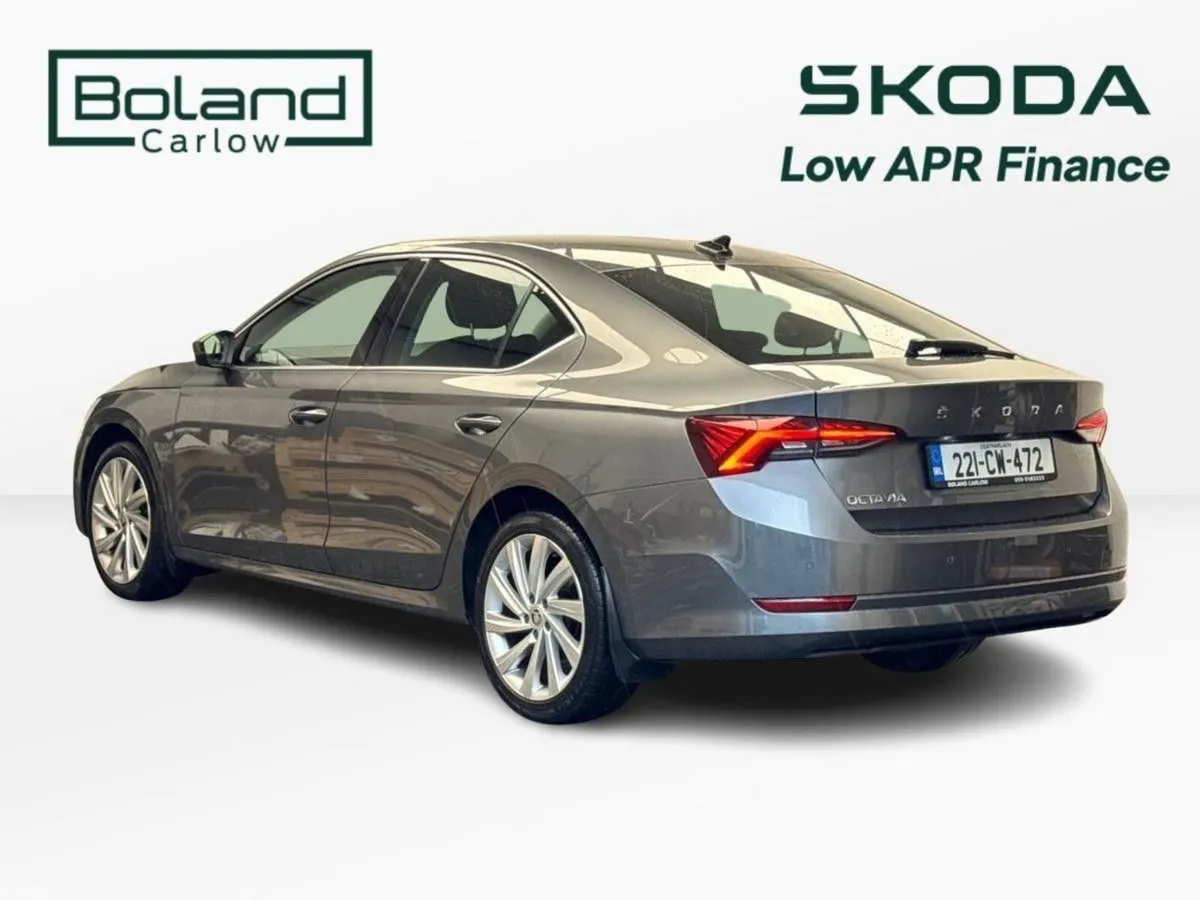 Skoda Octavia Saloon, Petrol, 2022, Grey