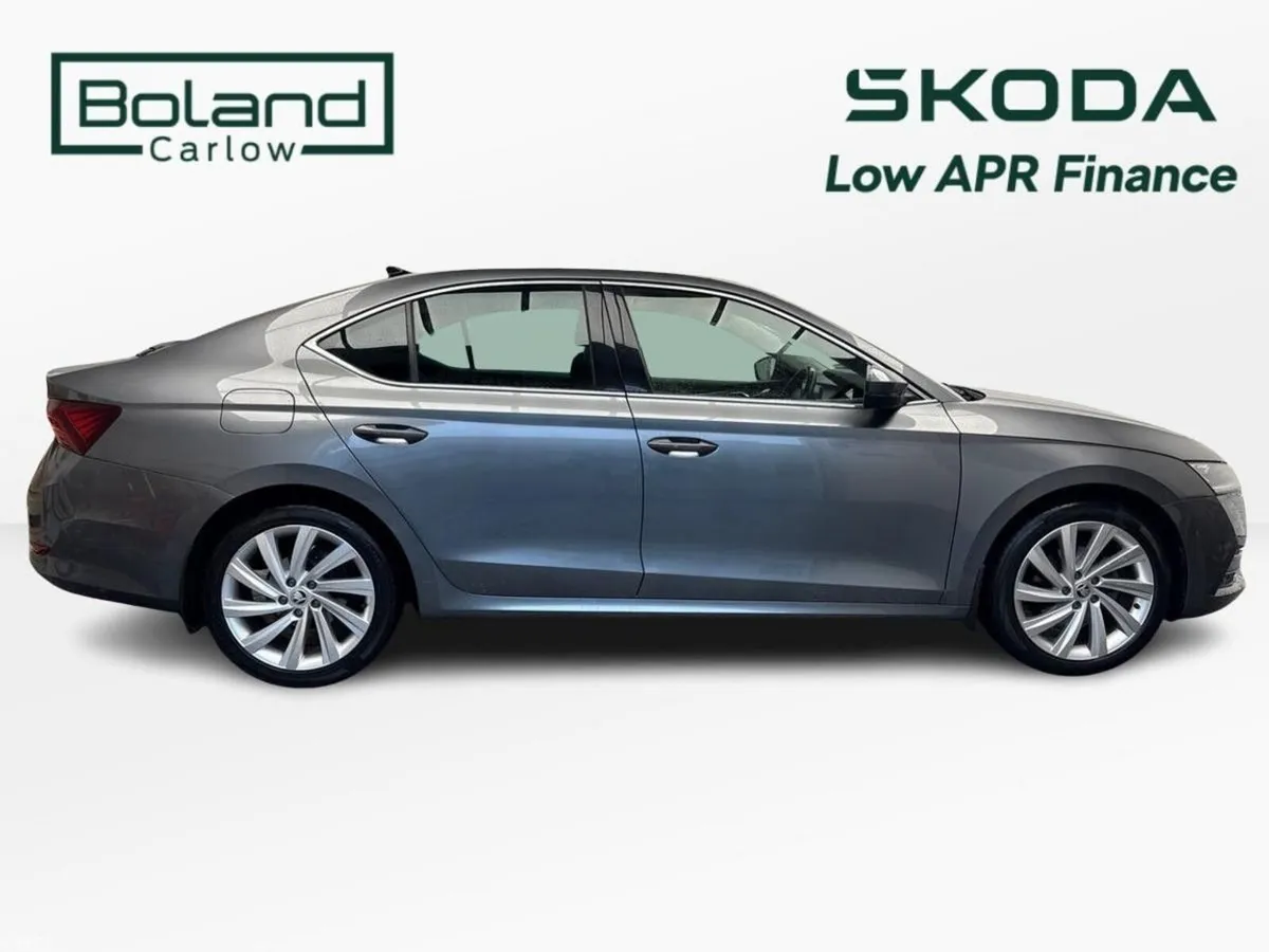 Skoda Octavia Saloon, Petrol, 2022, Grey