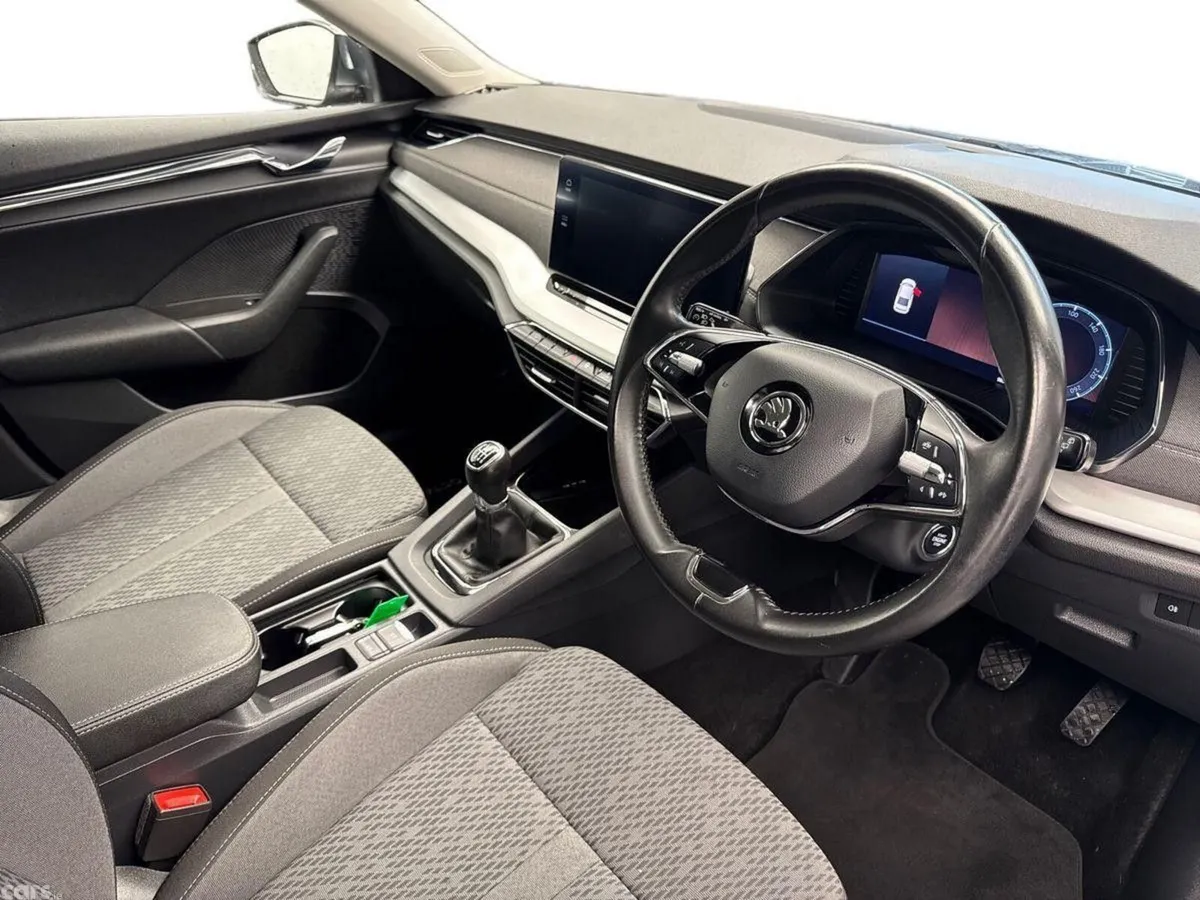 Skoda Octavia Saloon, Petrol, 2022, Grey