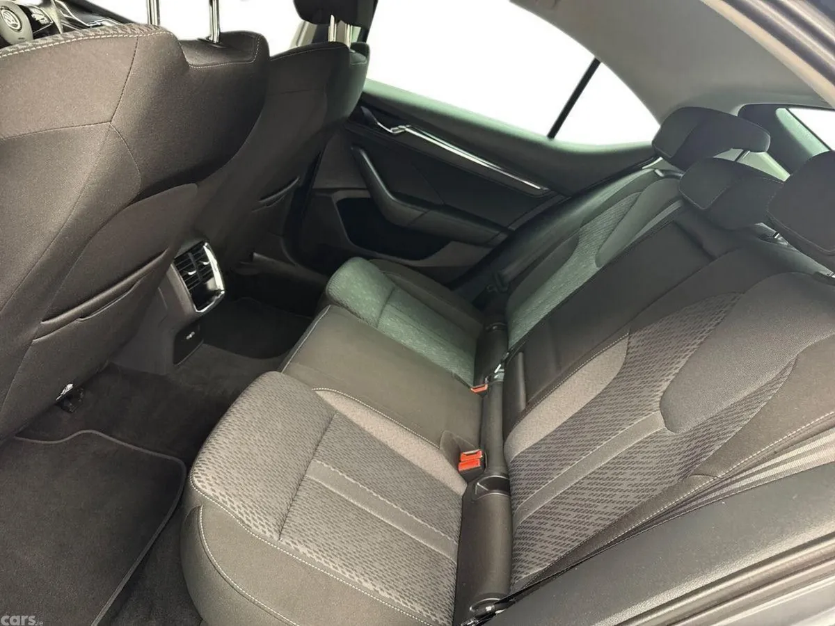 Skoda Octavia Saloon, Petrol, 2022, Grey
