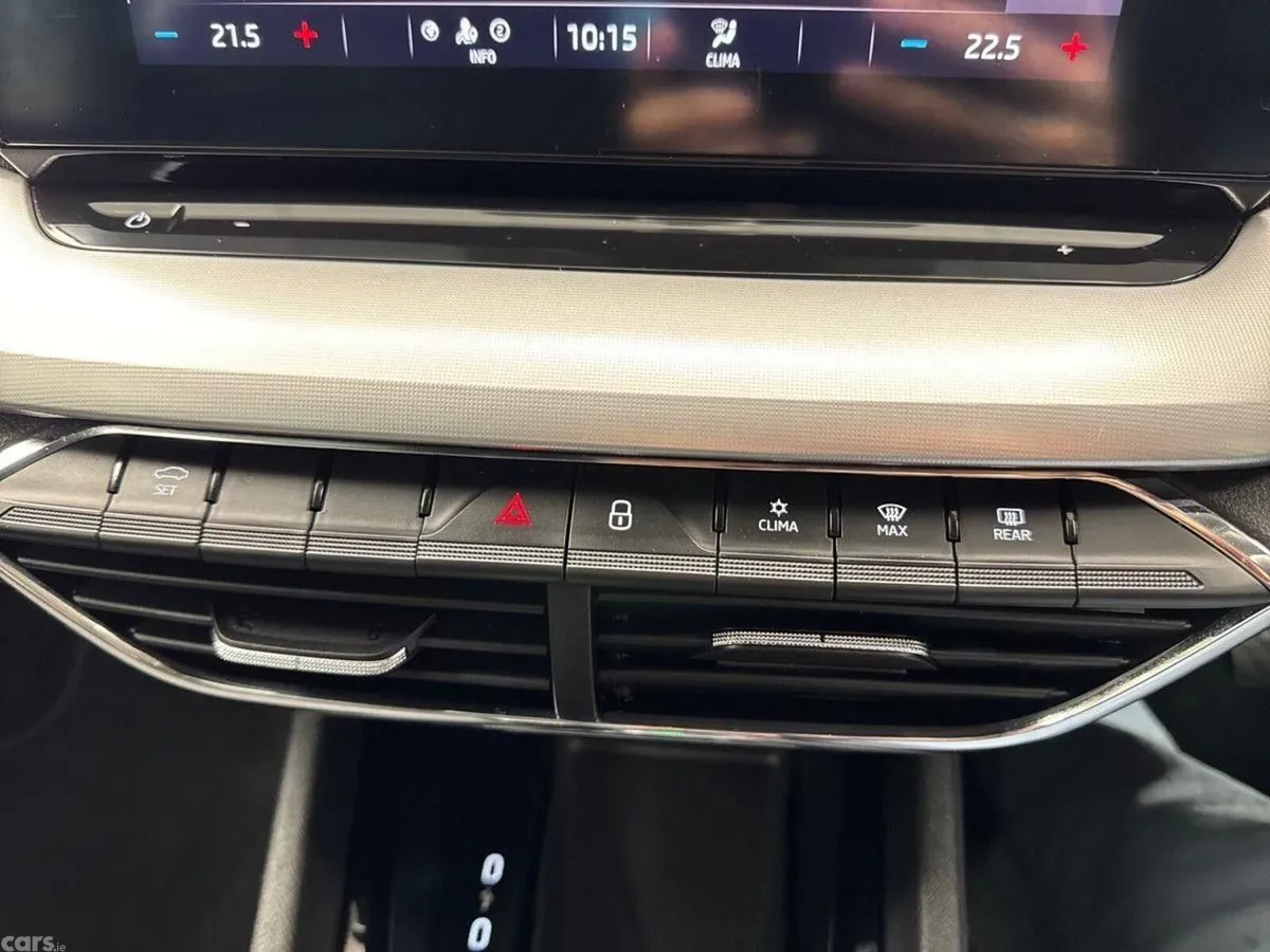Skoda Octavia Saloon, Petrol, 2022, Grey
