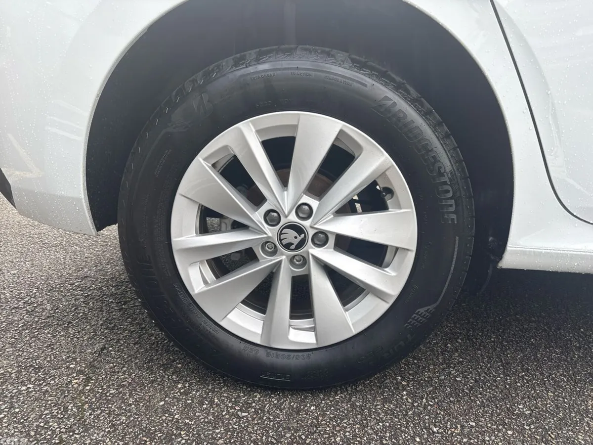 Skoda Kamiq Hatchback, Petrol, 2026, White