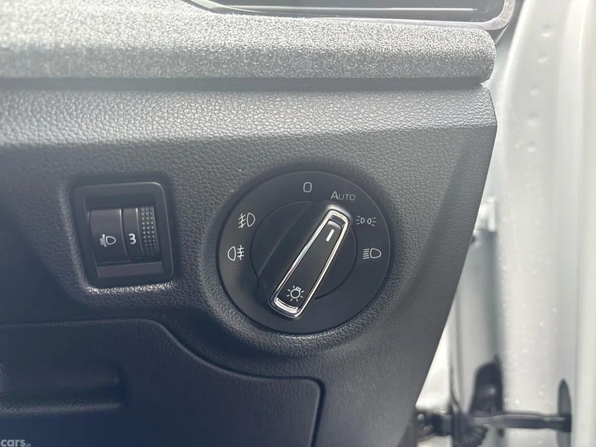 Skoda Kamiq Hatchback, Petrol, 2026, White