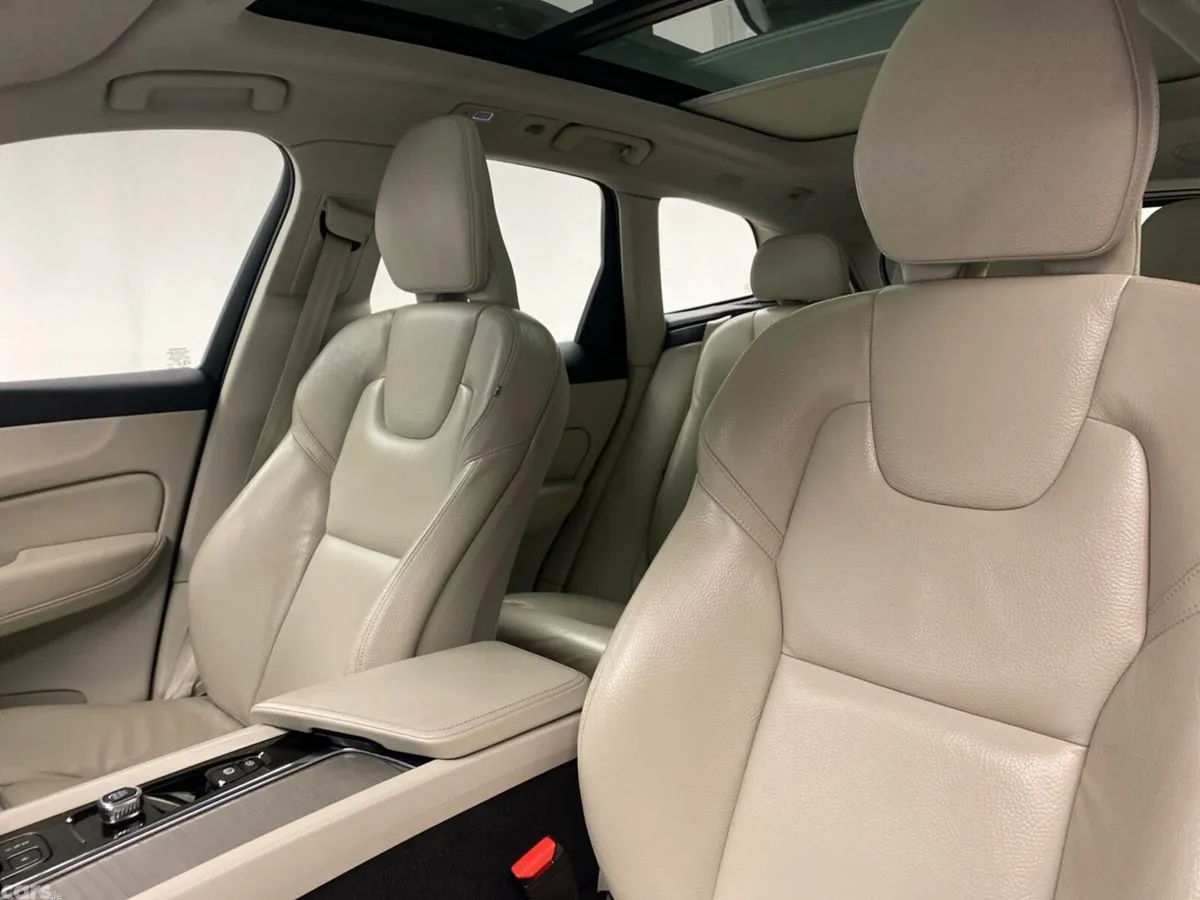 Volvo XC60 SUV, Petrol Plug-in Hybrid, 2024, Grey