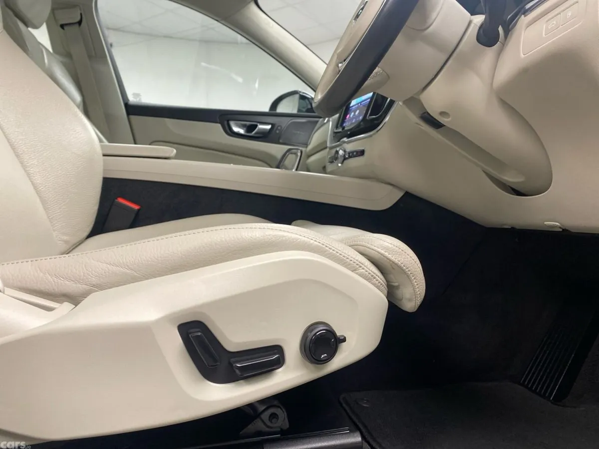 Volvo XC60 SUV, Petrol Plug-in Hybrid, 2024, Grey