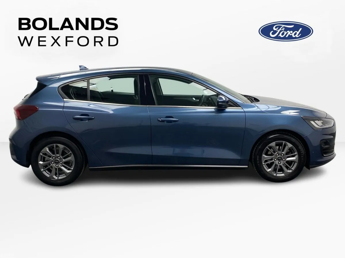 Ford Focus Hatchback, Diesel, 2023, Blue