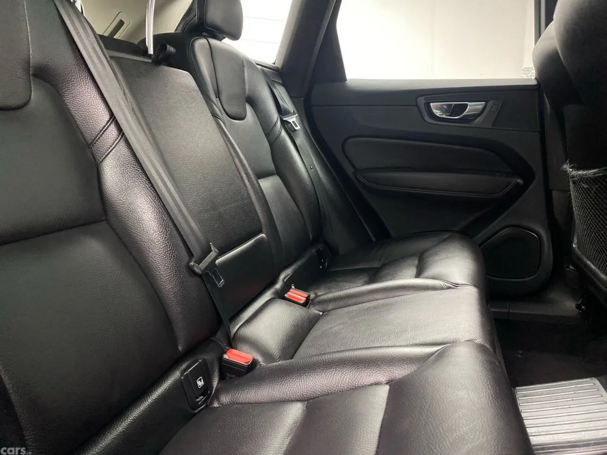 Volvo XC60 SUV, Petrol Plug-in Hybrid, 2023, Grey
