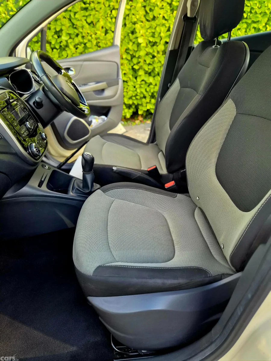 Renault Captur Hatchback, Diesel, 2015, Yellow