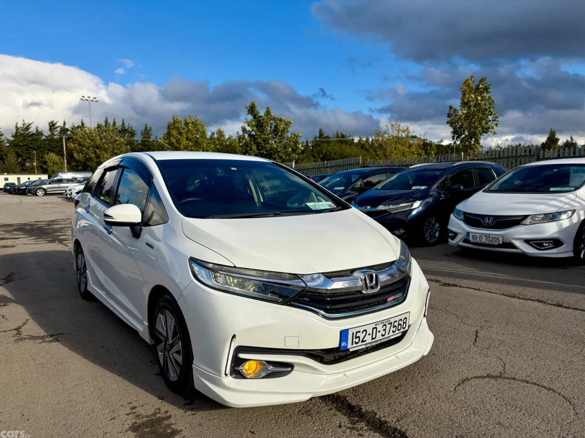Honda Shuttle MPV, Petrol Hybrid, 2015, White