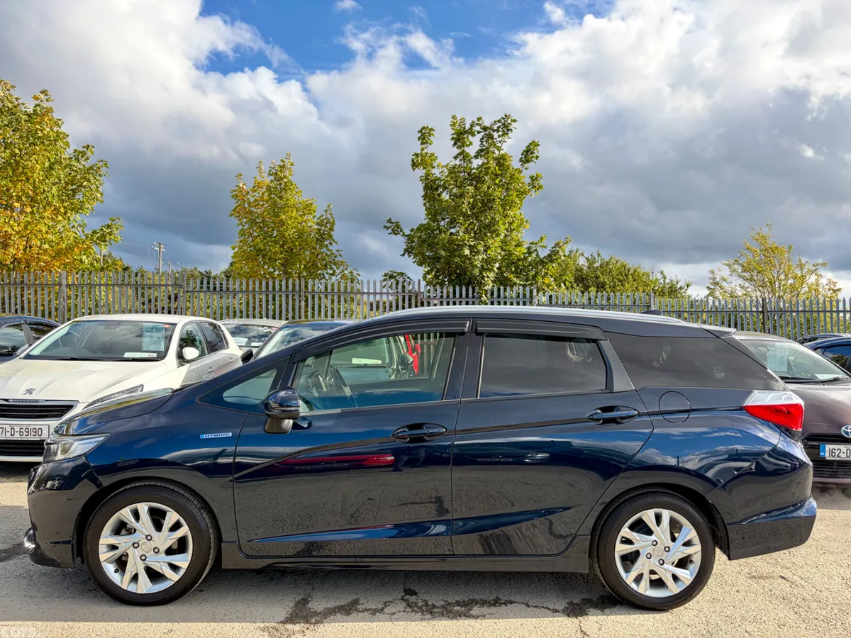 Honda Shuttle MPV, Petrol Hybrid, 2016, Black