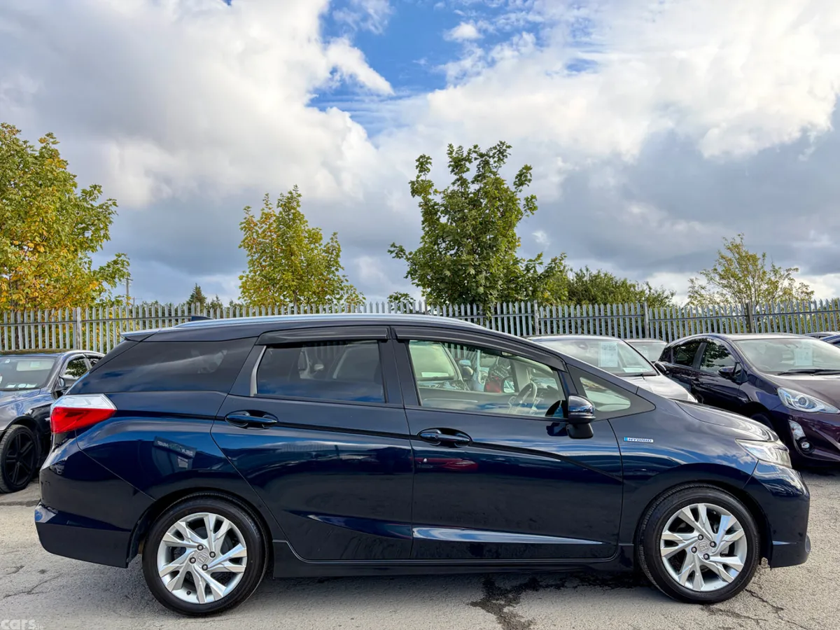 Honda Shuttle MPV, Petrol Hybrid, 2016, Black