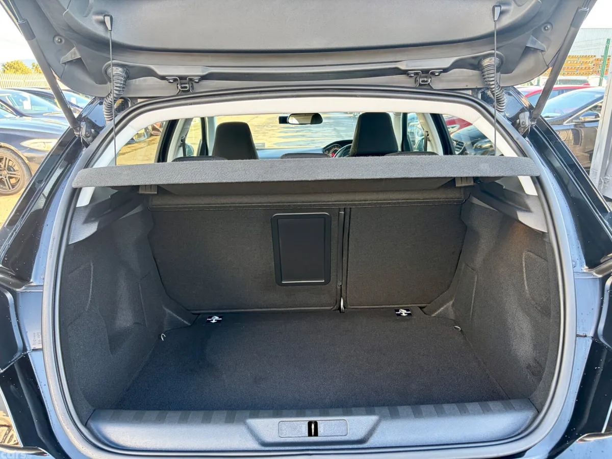 Peugeot 308 Hatchback, Petrol, 2016, Black