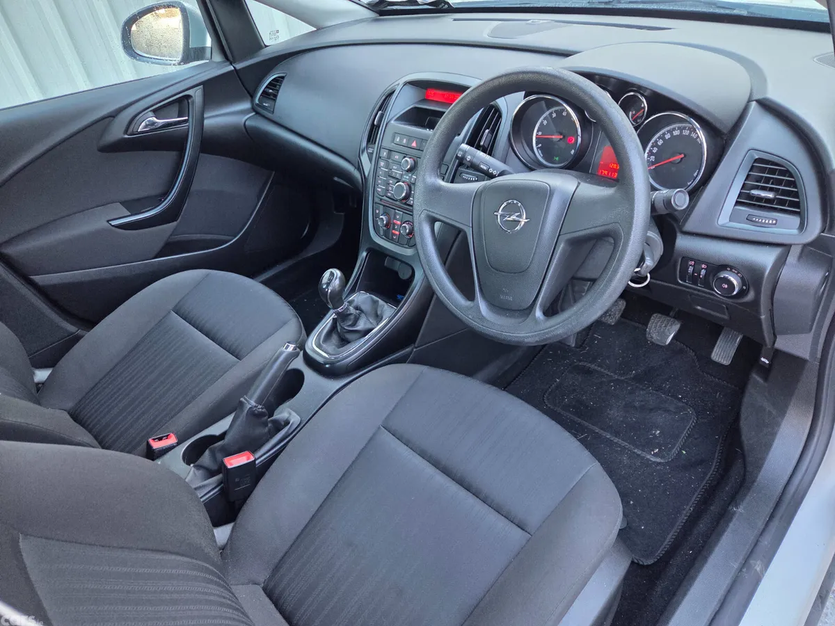 Opel Astra Saloon, Petrol, 2013, Silver