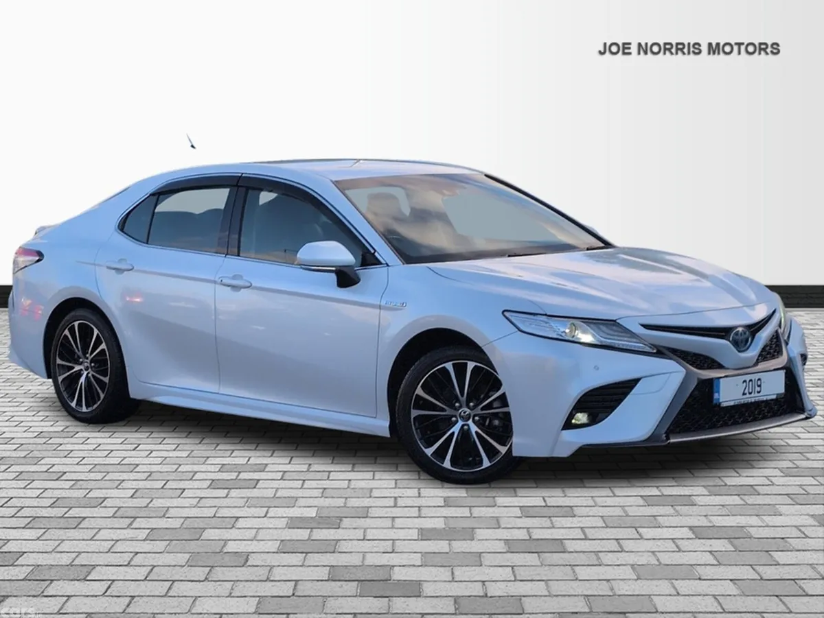 Toyota Camry Saloon, Petrol Hybrid, 2019, White