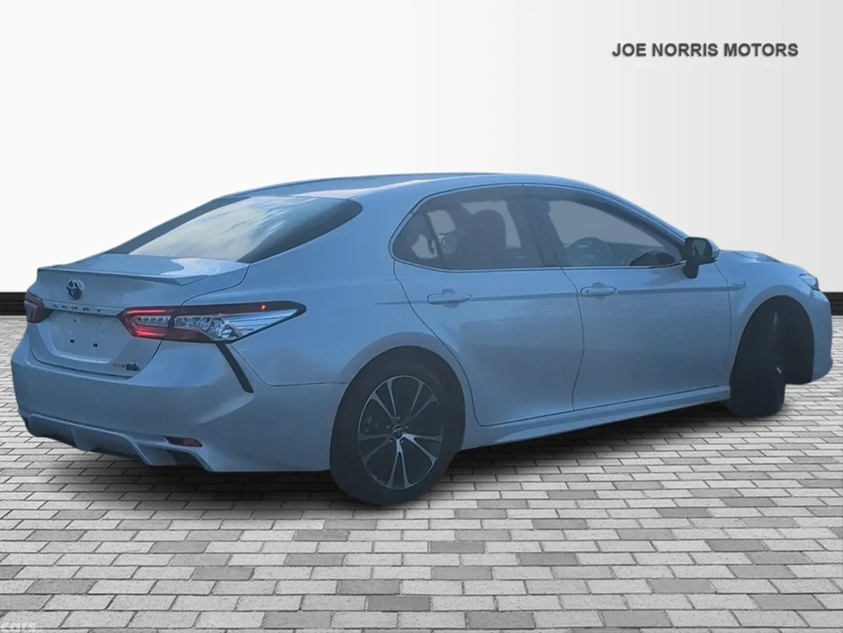 Toyota Camry Saloon, Petrol Hybrid, 2019, White