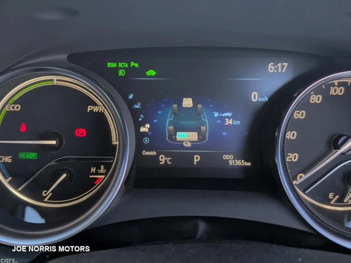 Toyota Camry Saloon, Petrol Hybrid, 2019, White