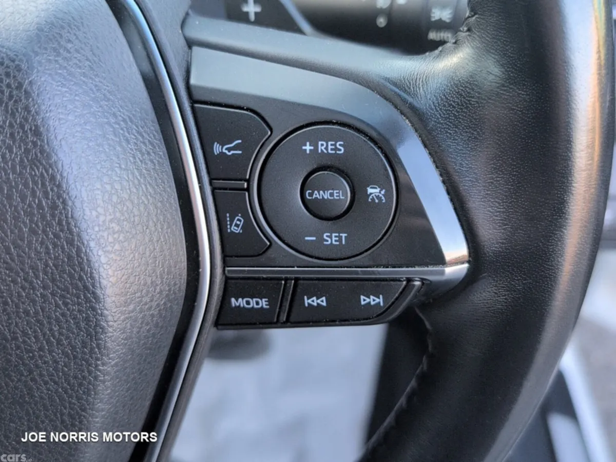 Toyota Camry Saloon, Petrol Hybrid, 2019, White