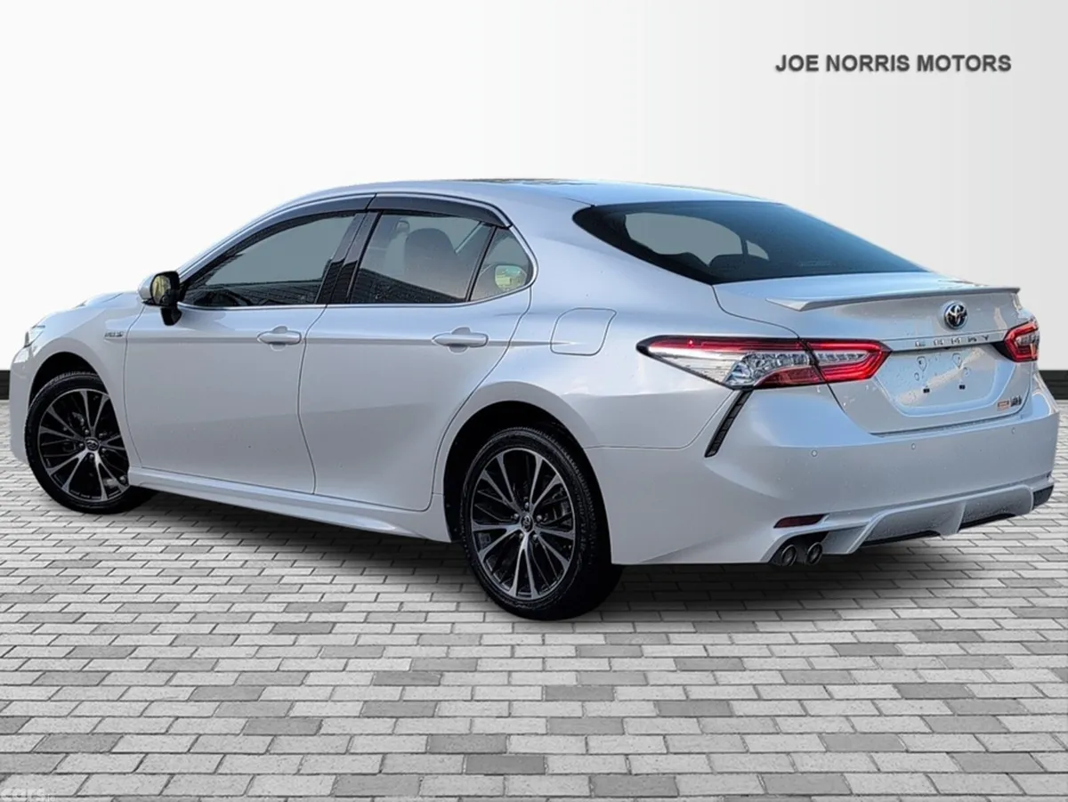 Toyota Camry Saloon, Petrol Hybrid, 2019, White
