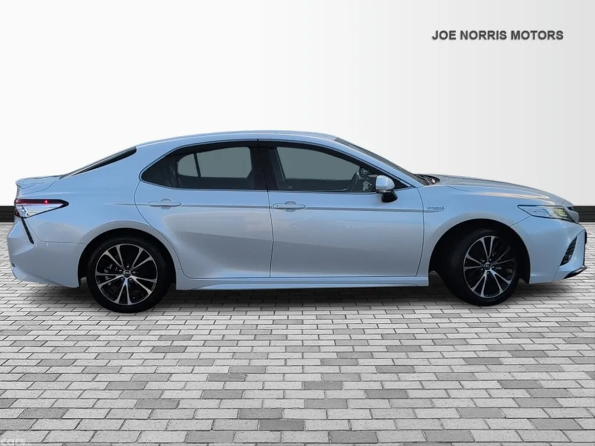 Toyota Camry Saloon, Petrol Hybrid, 2019, White