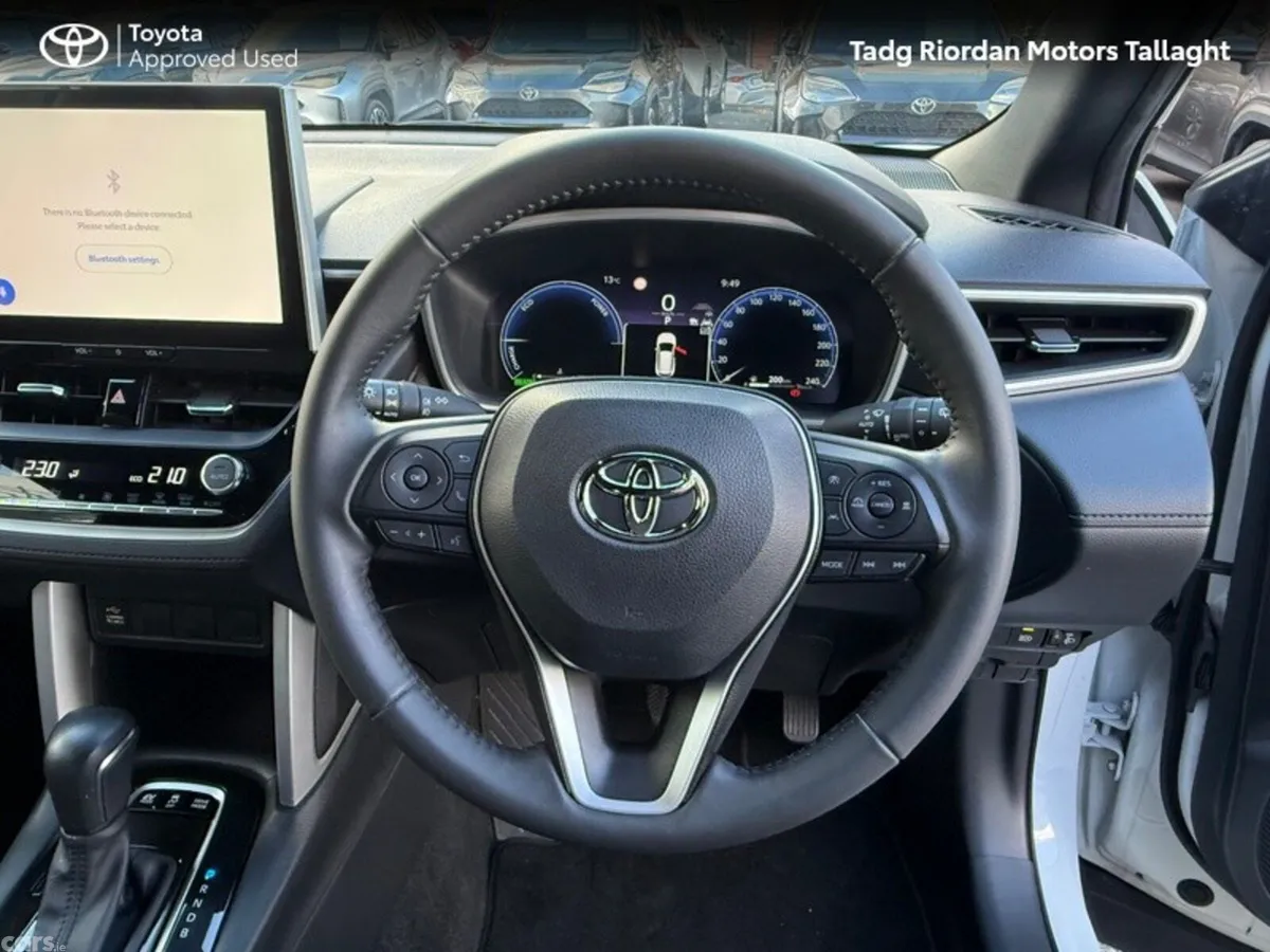 Toyota Corolla Cross Hatchback, Petrol Hybrid, 2024, White