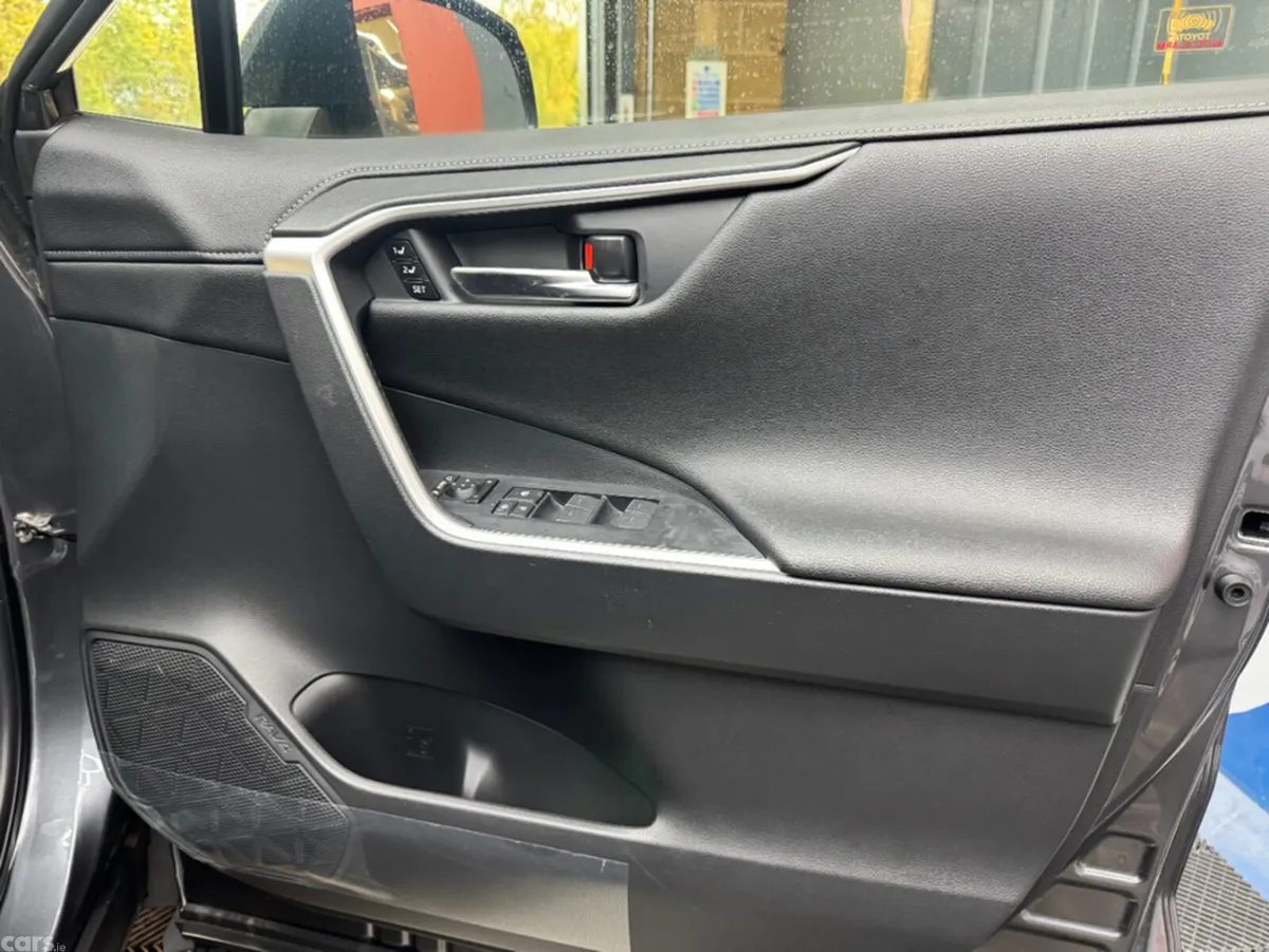 Toyota RAV4 SUV, Petrol Hybrid, 2023, Grey