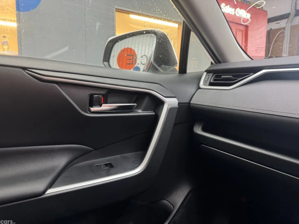 Toyota RAV4 SUV, Petrol Hybrid, 2023, White