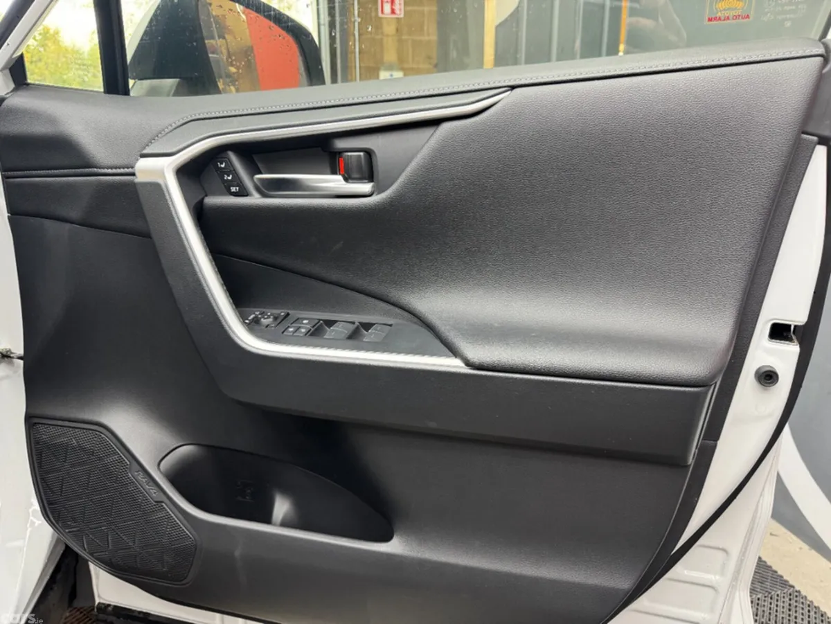 Toyota RAV4 SUV, Petrol Hybrid, 2024, White