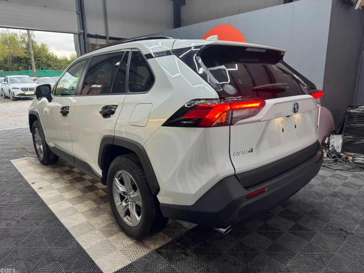 Toyota RAV4 SUV, Petrol Hybrid, 2023, White