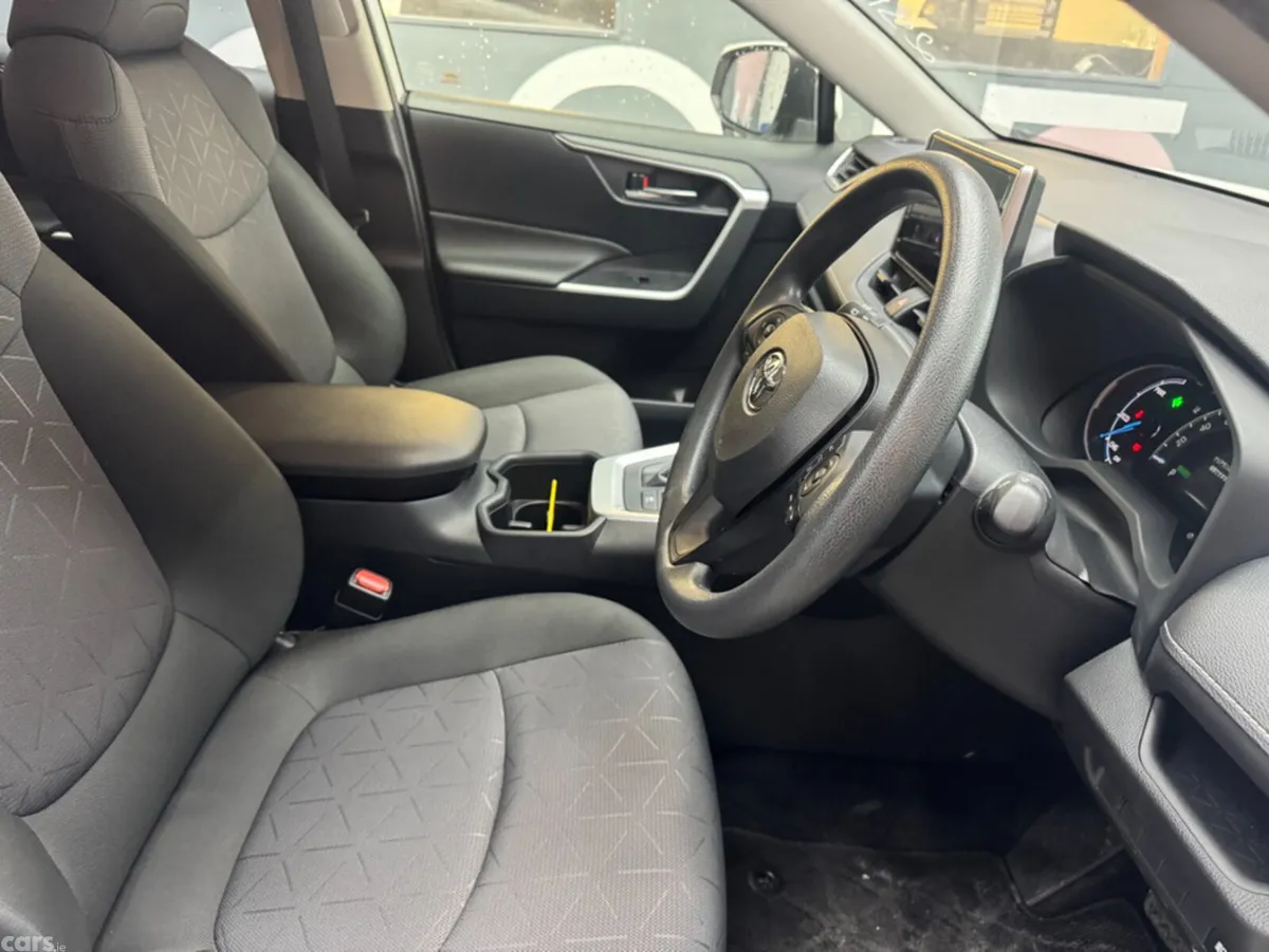 Toyota RAV4 SUV, Petrol Hybrid, 2023, White