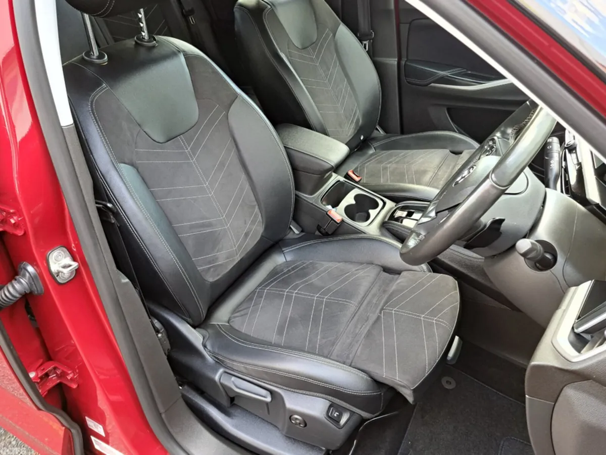 Opel Grandland Hatchback, Diesel, 2023, Red