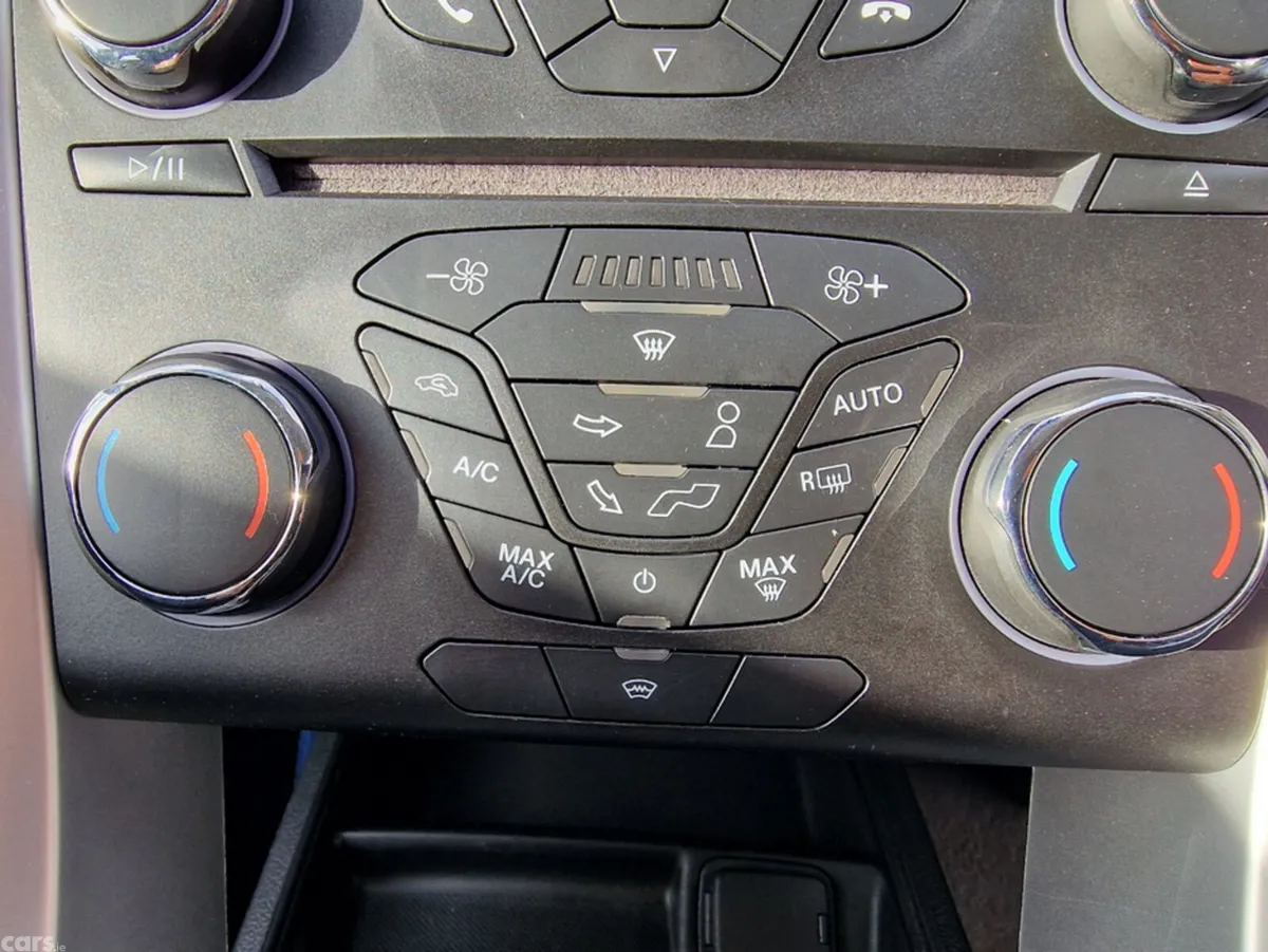Ford Mondeo Hatchback, Diesel, 2015, Silver