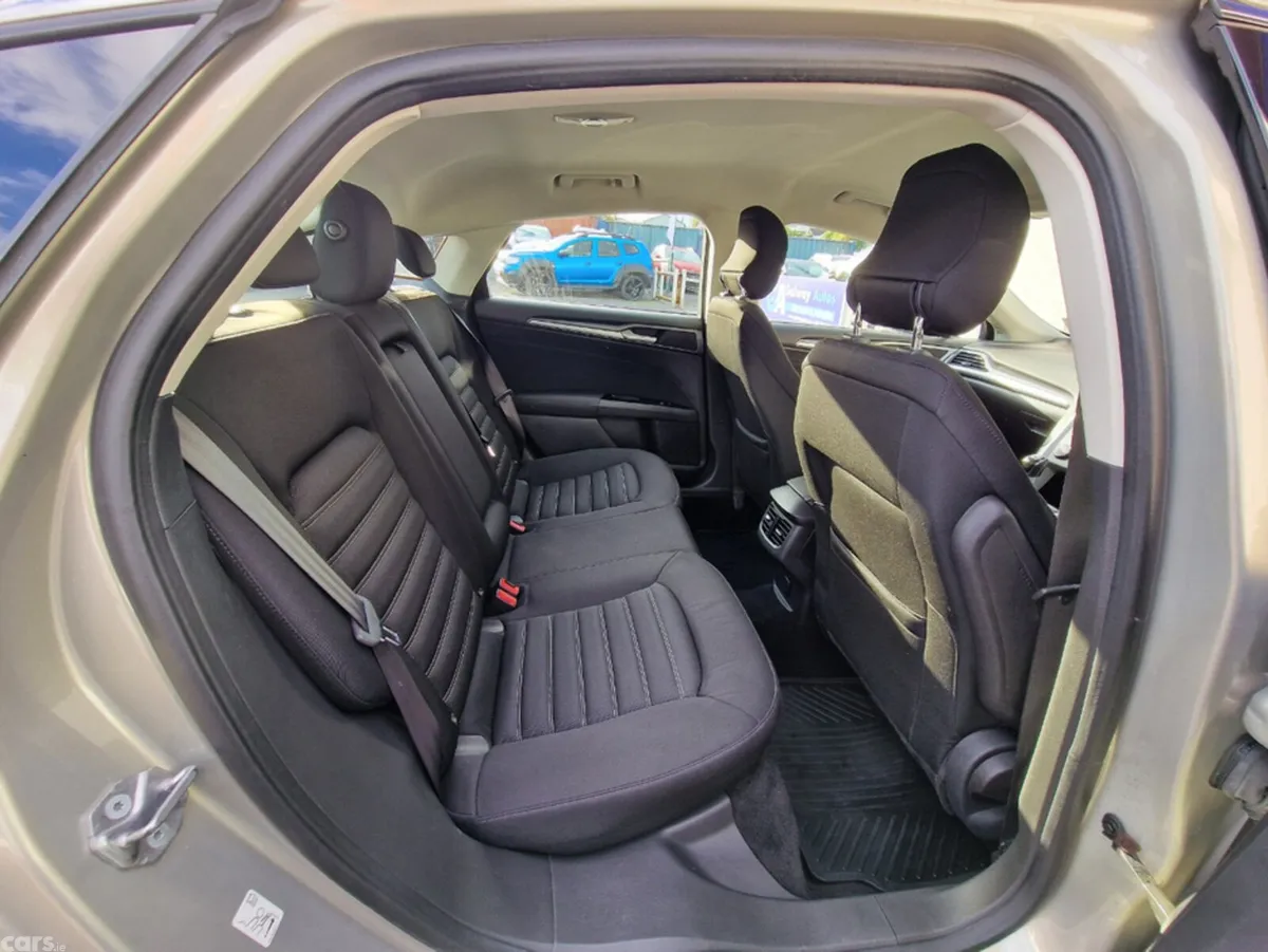Ford Mondeo Hatchback, Diesel, 2015, Silver