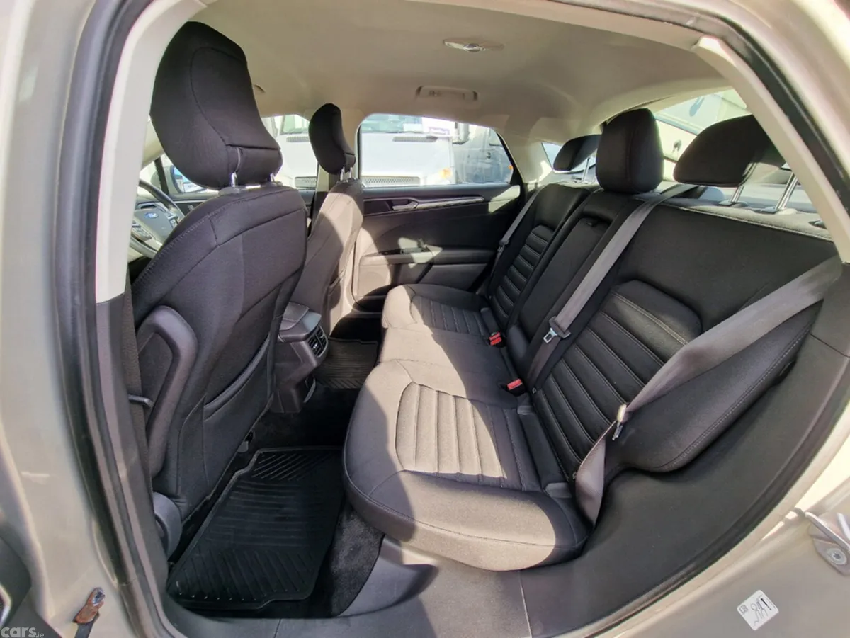 Ford Mondeo Hatchback, Diesel, 2015, Silver