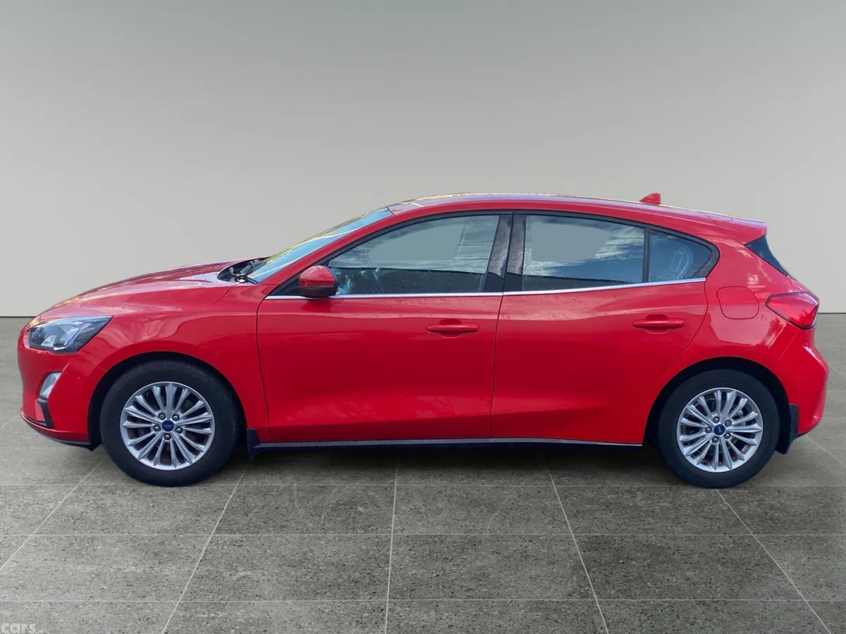 Ford Focus Hatchback, Petrol, 2021, Red