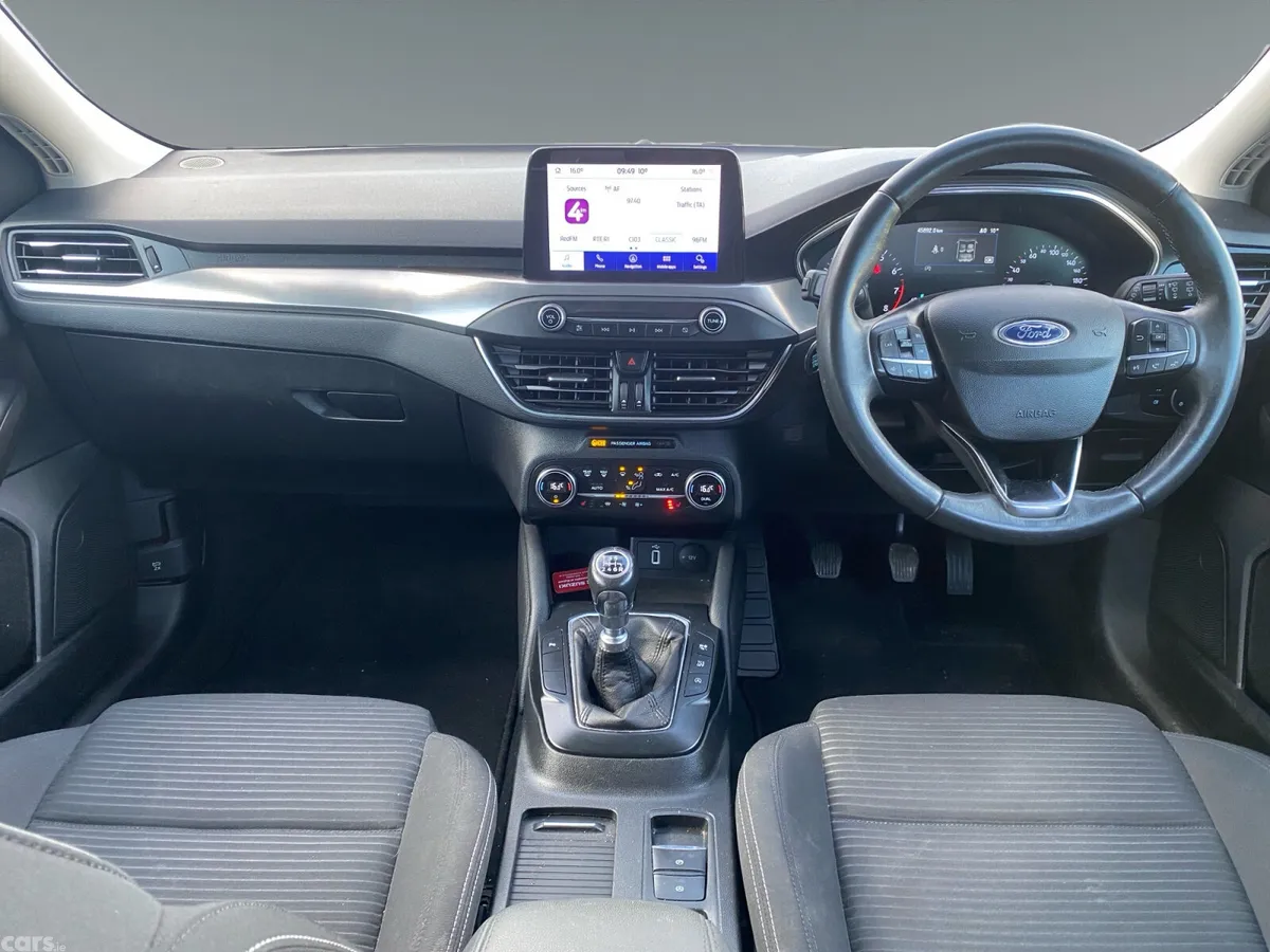 Ford Focus Hatchback, Petrol, 2021, Red