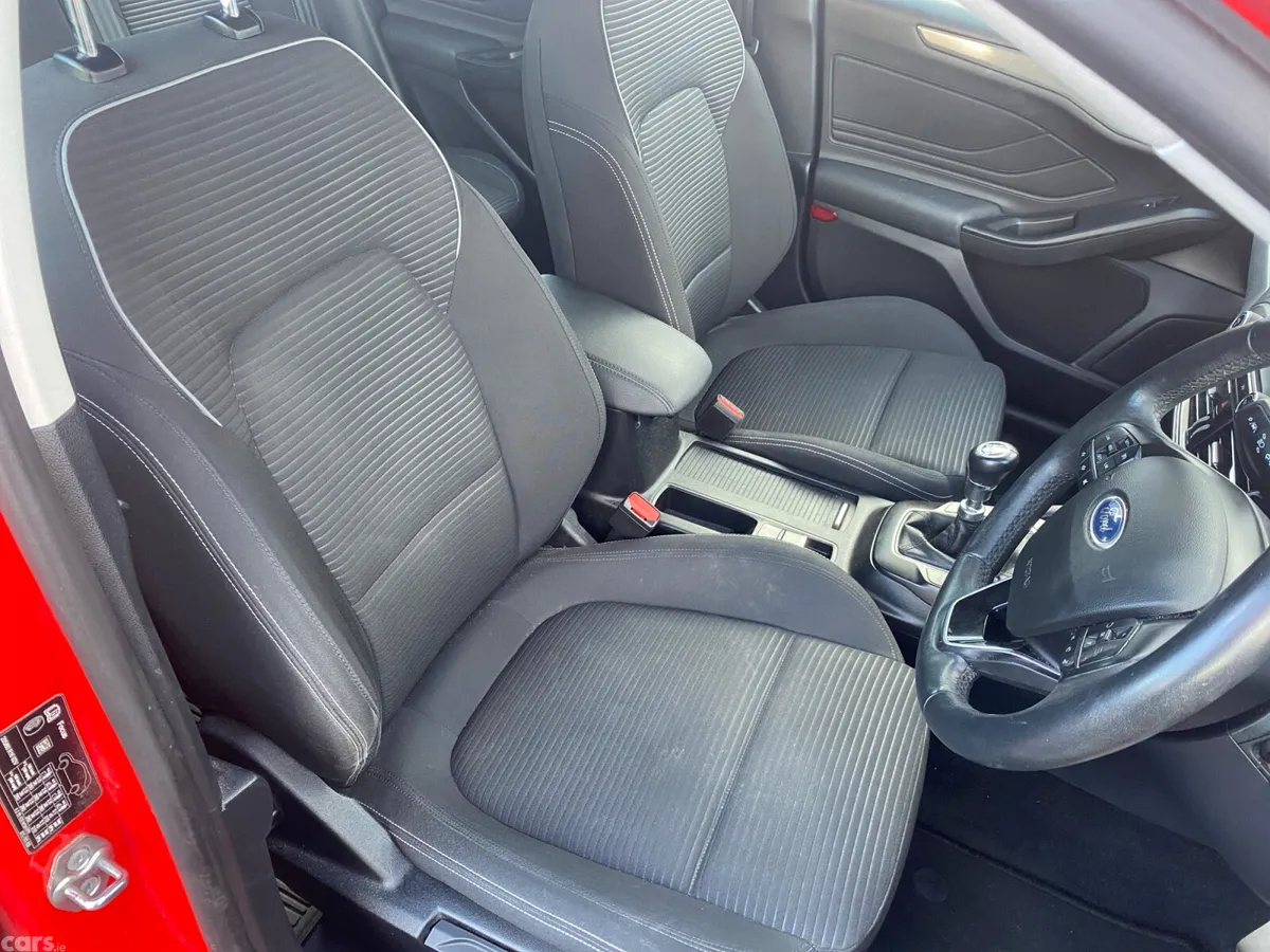 Ford Focus Hatchback, Petrol, 2021, Red