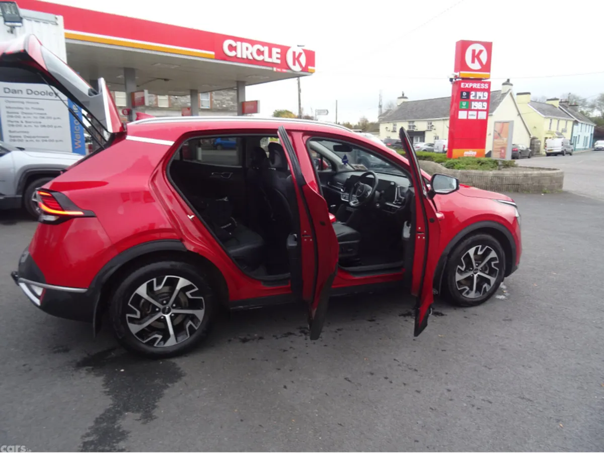 Kia Sportage MPV, Diesel, 2024, Red