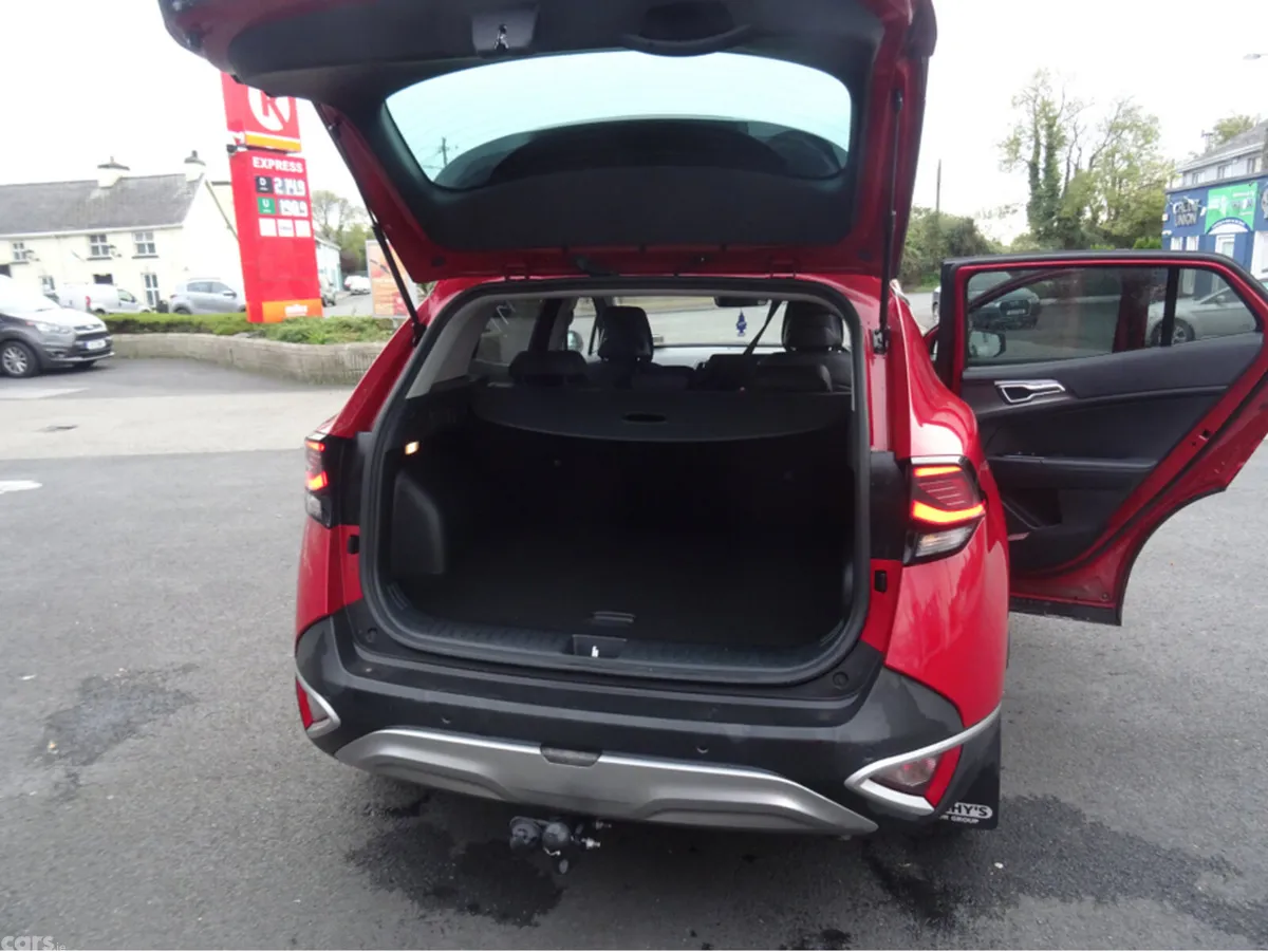 Kia Sportage MPV, Diesel, 2024, Red